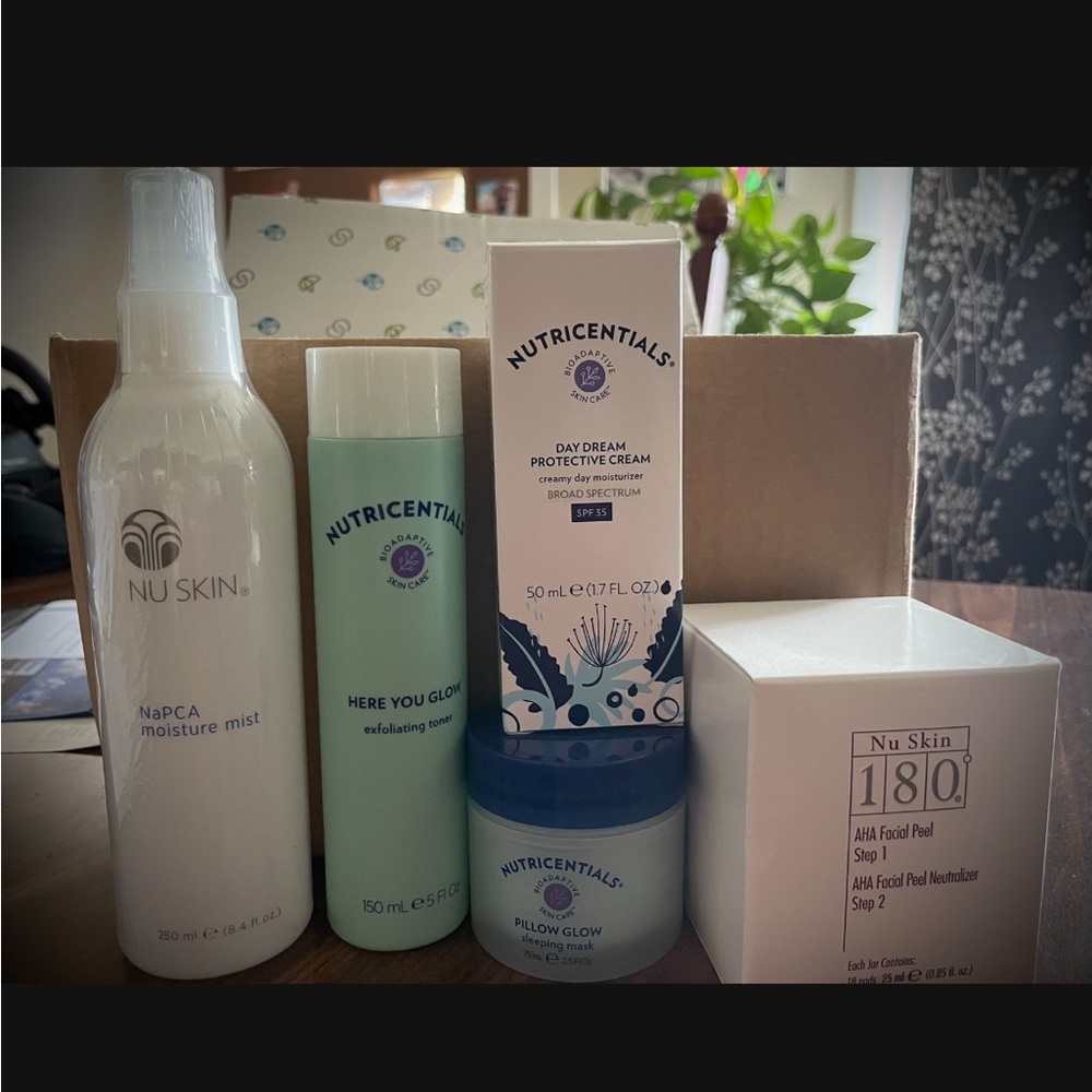 NuSkin Ageloc  LumiSpa Facial Cleansing Device & Collection of Cleansers.